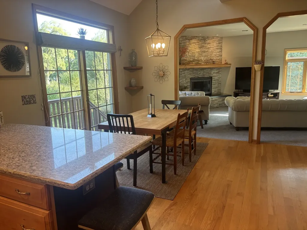 2S590 Seraph Holmes Court Warrenville IL 60555