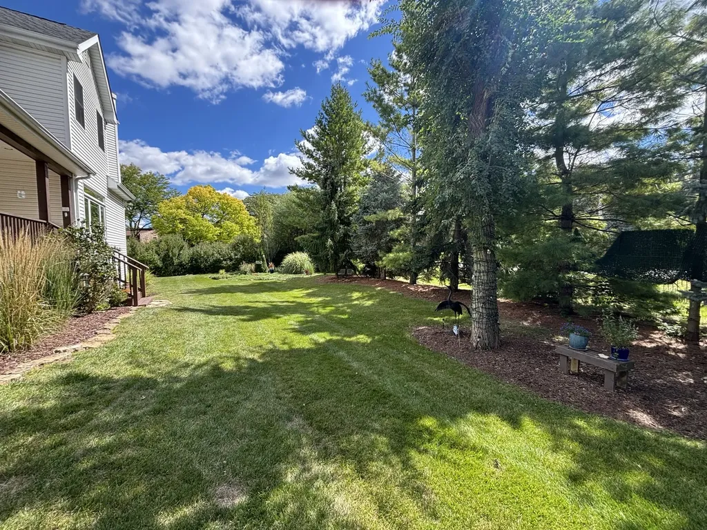 2S590 Seraph Holmes Court Warrenville IL 60555