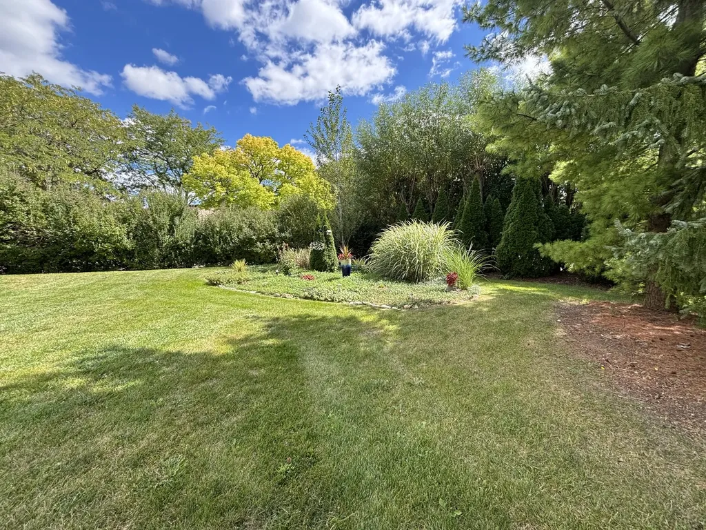 2S590 Seraph Holmes Court Warrenville IL 60555