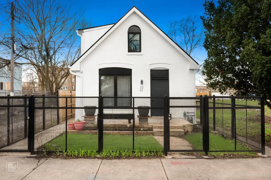 3341 West Iowa Street Chicago IL 60651