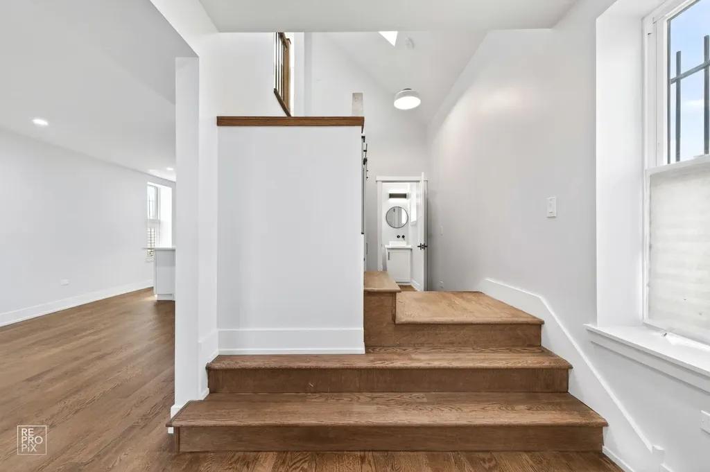 3341 West Iowa Street Chicago IL 60651