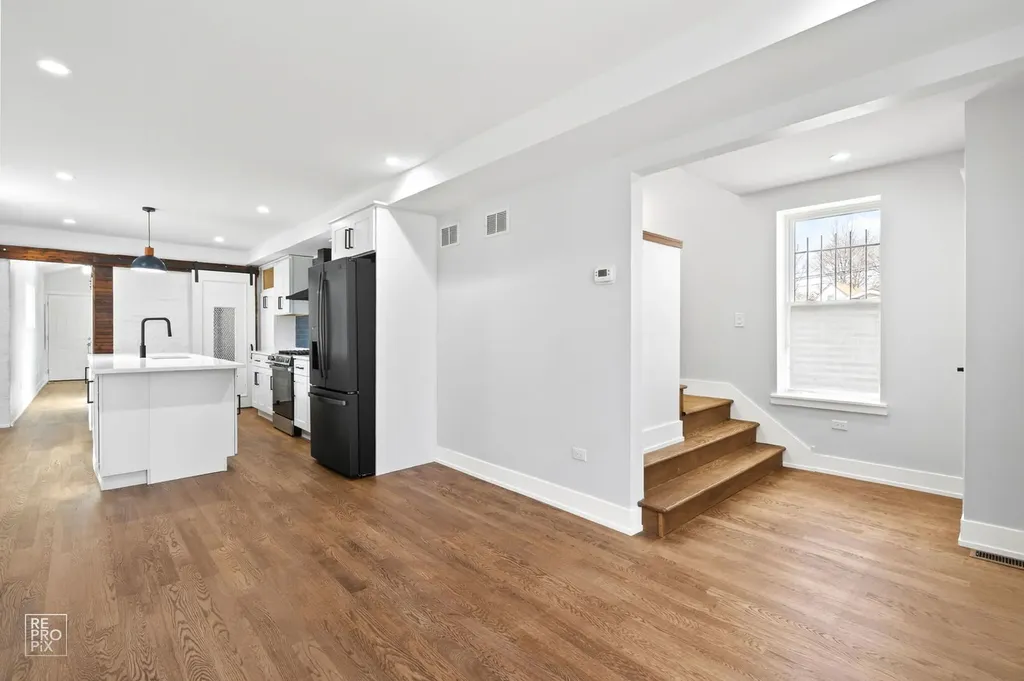 3341 West Iowa Street Chicago IL 60651