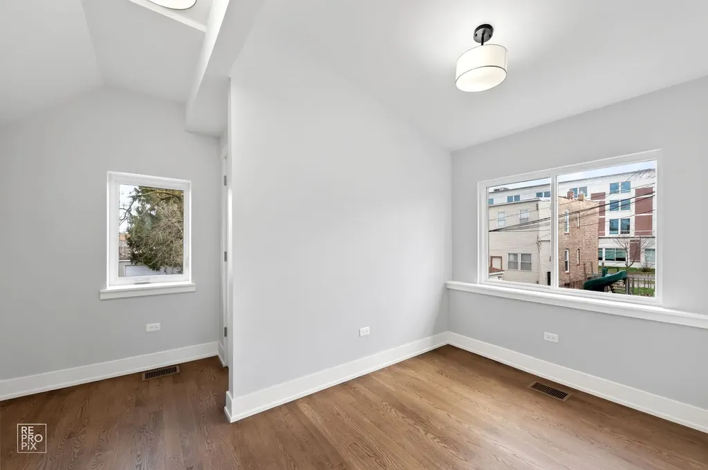 3341 West Iowa Street Chicago IL 60651