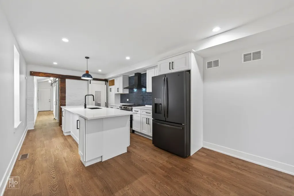 3341 West Iowa Street Chicago IL 60651