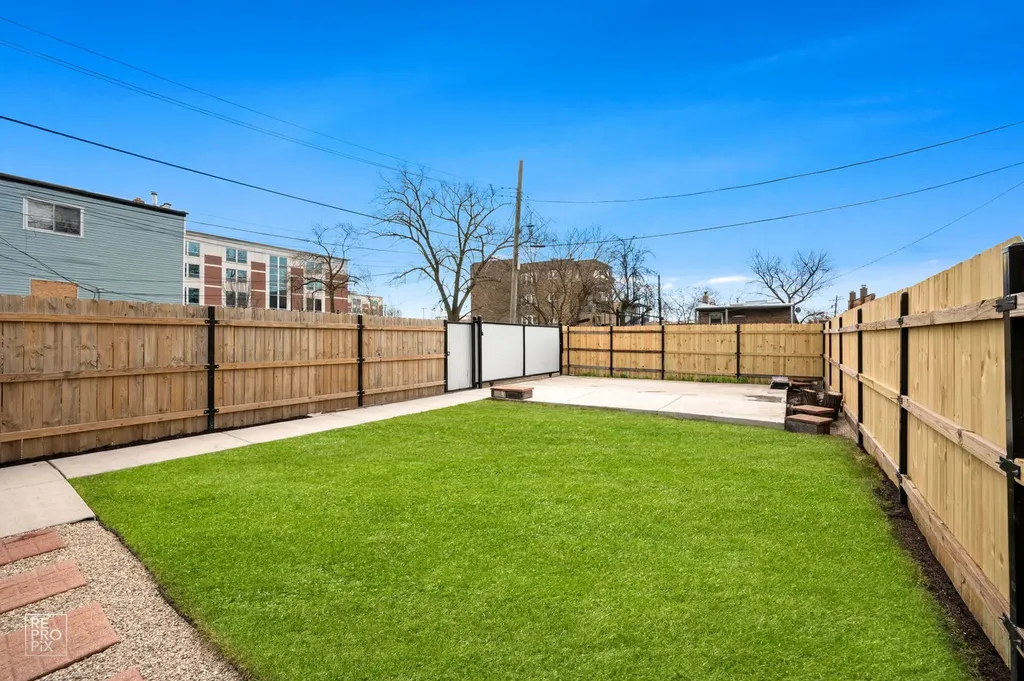 3341 West Iowa Street Chicago IL 60651