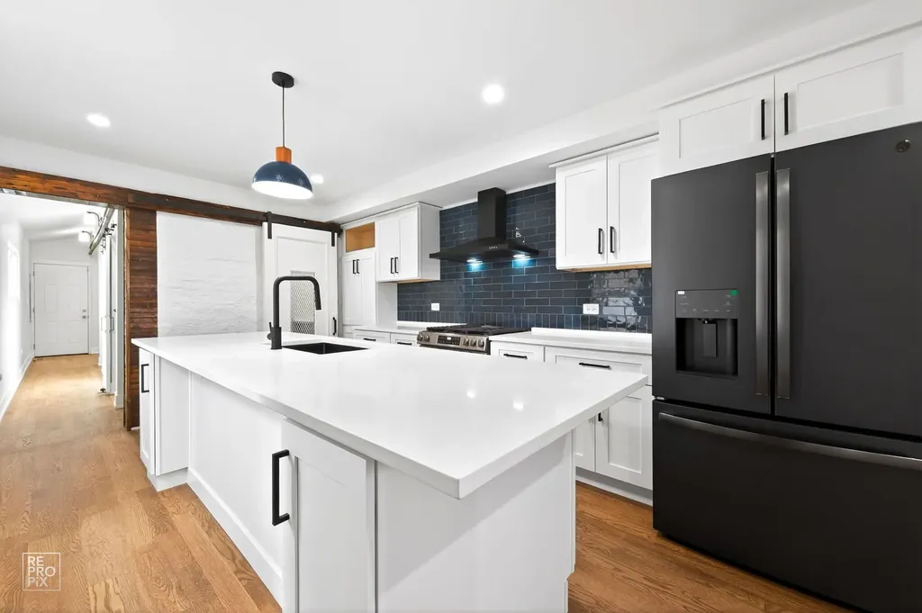 3341 West Iowa Street Chicago IL 60651