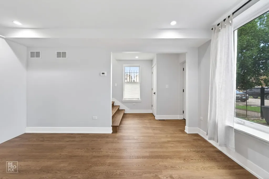 3341 West Iowa Street Chicago IL 60651