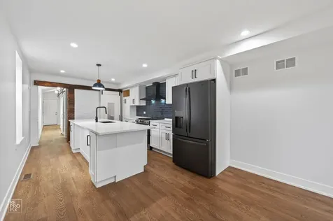 3341 West Iowa Street Chicago IL 60651
