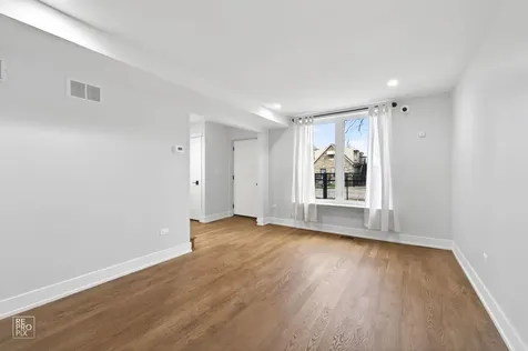 3341 West Iowa Street Chicago IL 60651
