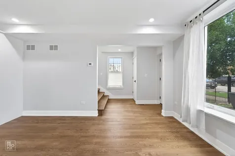 3341 West Iowa Street Chicago IL 60651