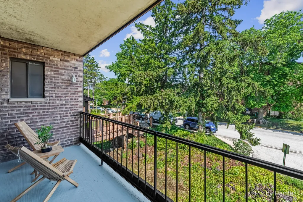 61 West Pier Drive Westmont IL 60559