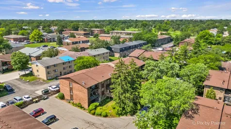 61 West Pier Drive Westmont IL 60559