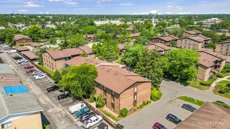 61 West Pier Drive Westmont IL 60559