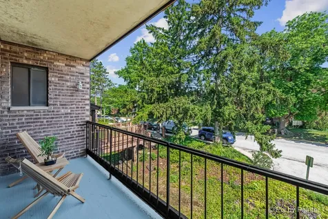 61 West Pier Drive Westmont IL 60559