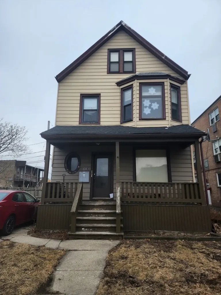 4345 North Kedvale Street Chicago IL 60618