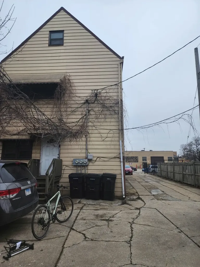 4345 North Kedvale Street Chicago IL 60618