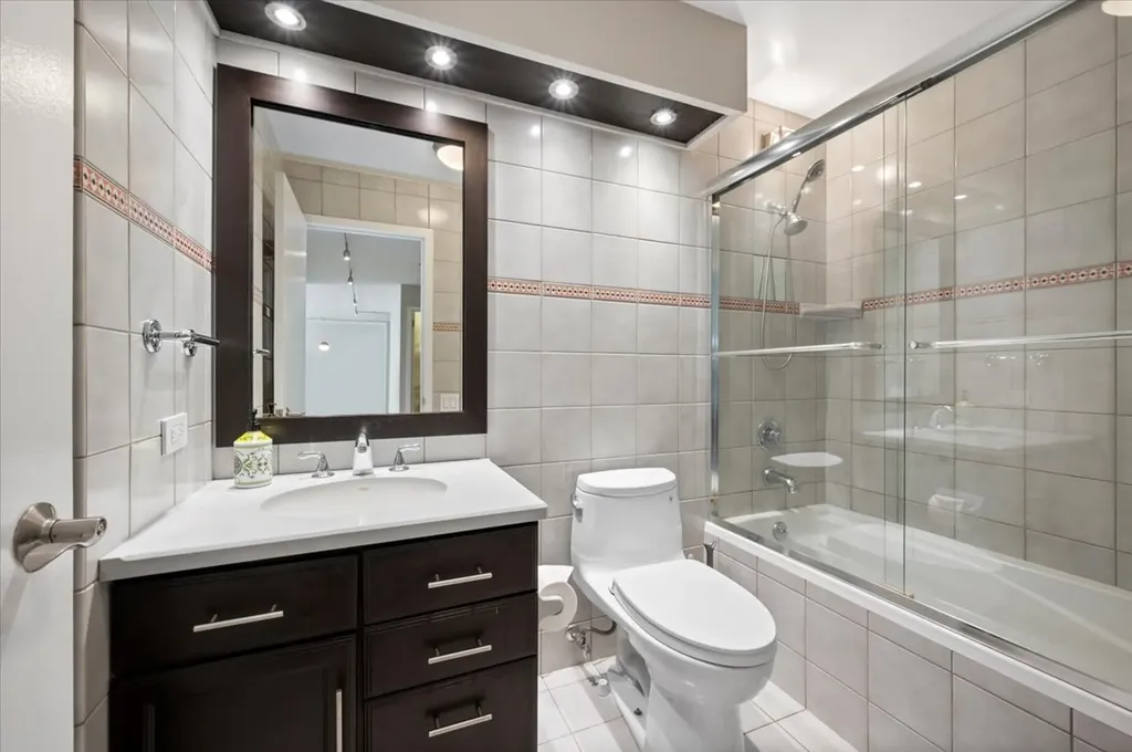 110 East Delaware Place Chicago IL 60611