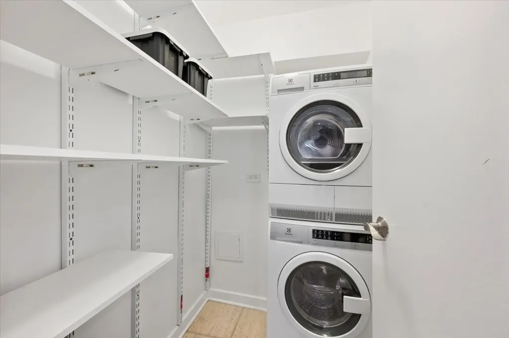 110 East Delaware Place Chicago IL 60611
