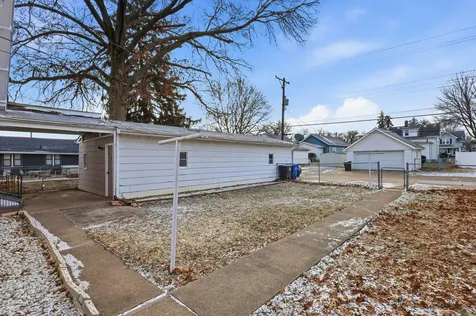 2748 12TH Avenue Moline IL 61265