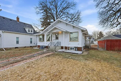 2748 12TH Avenue Moline IL 61265