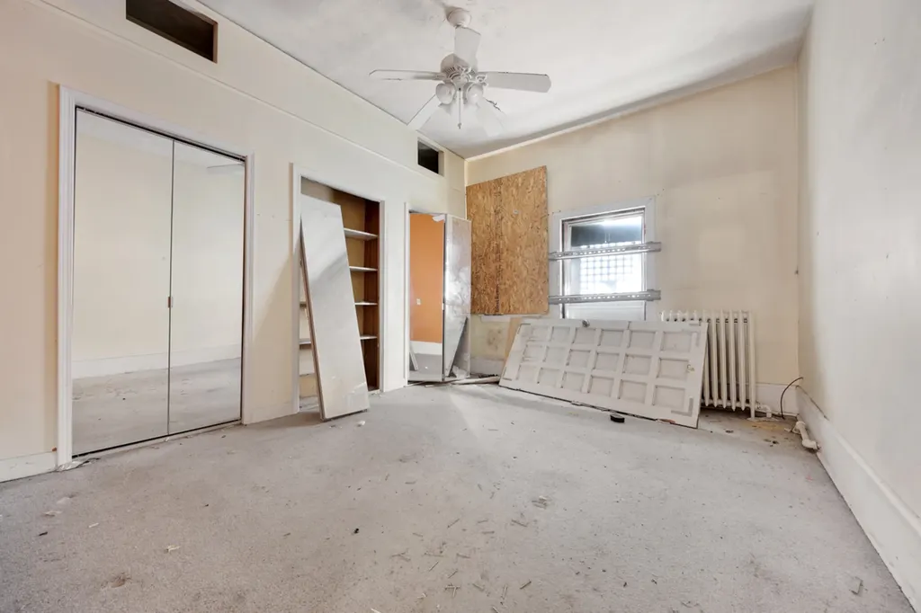 3143 South Giles Avenue Chicago IL 60616