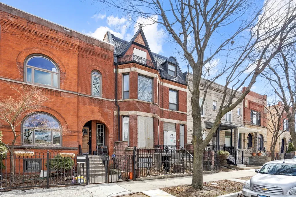 3143 South Giles Avenue Chicago IL 60616