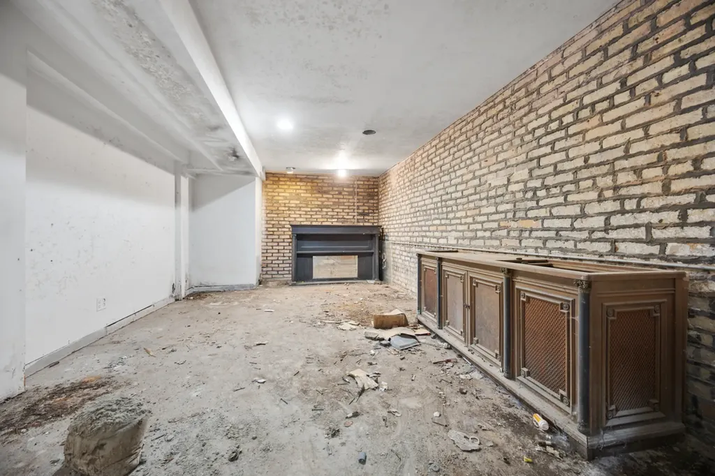 3143 South Giles Avenue Chicago IL 60616