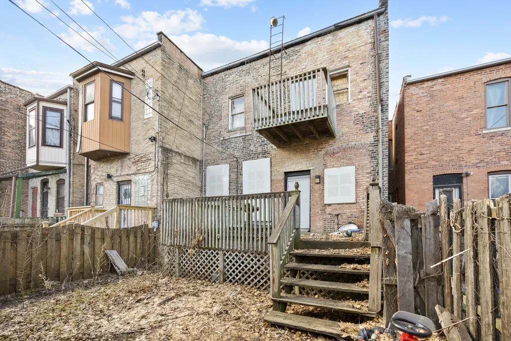 3143 South Giles Avenue Chicago IL 60616