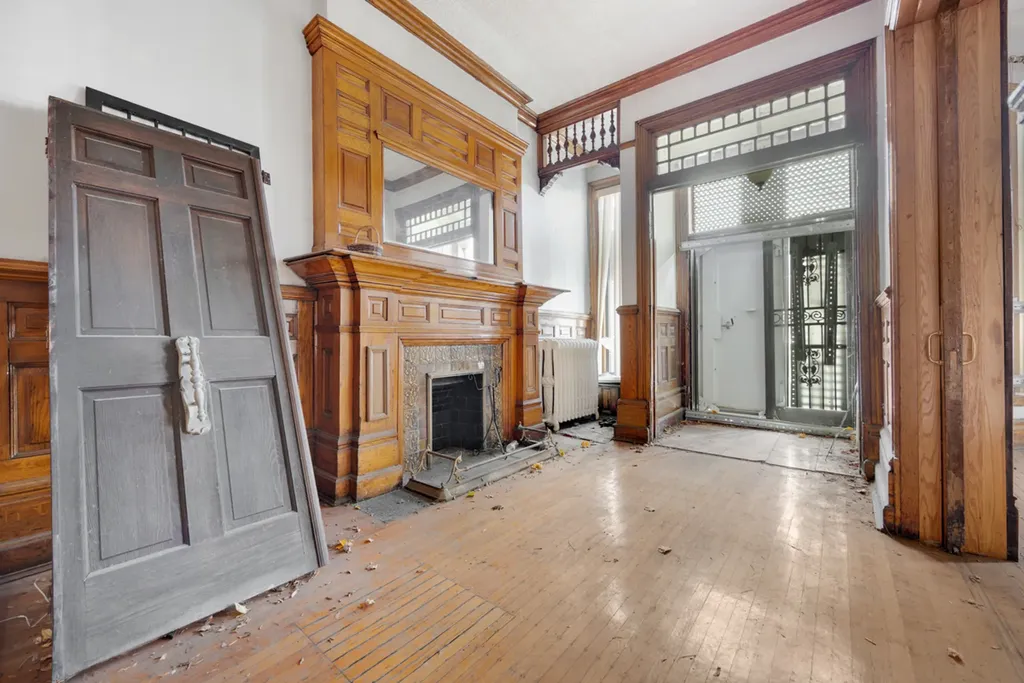 3143 South Giles Avenue Chicago IL 60616