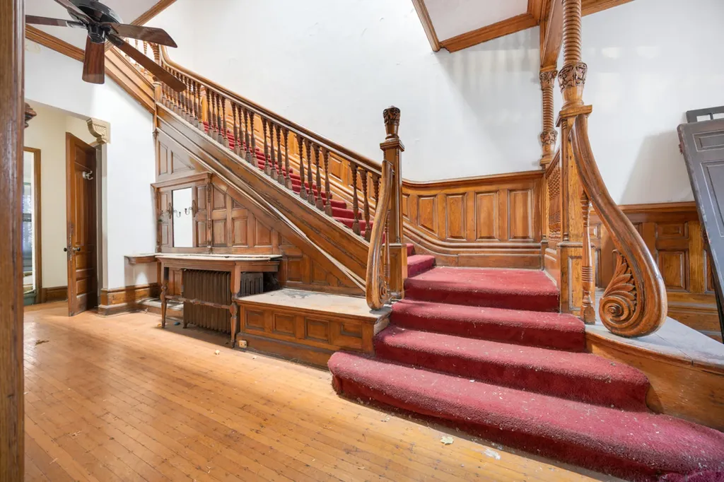 3143 South Giles Avenue Chicago IL 60616