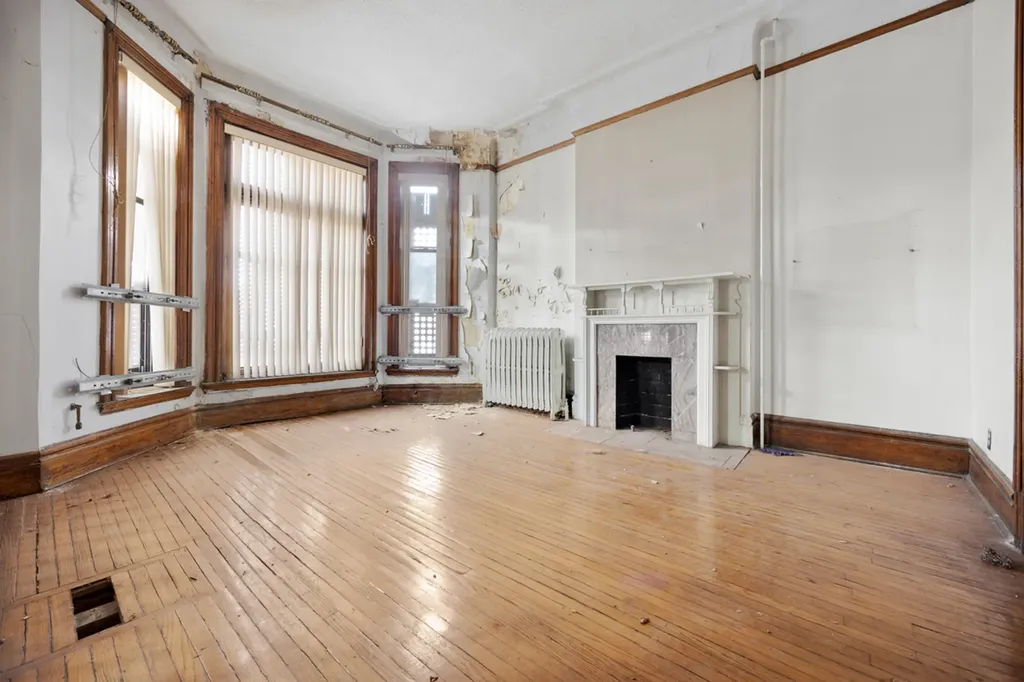 3143 South Giles Avenue Chicago IL 60616