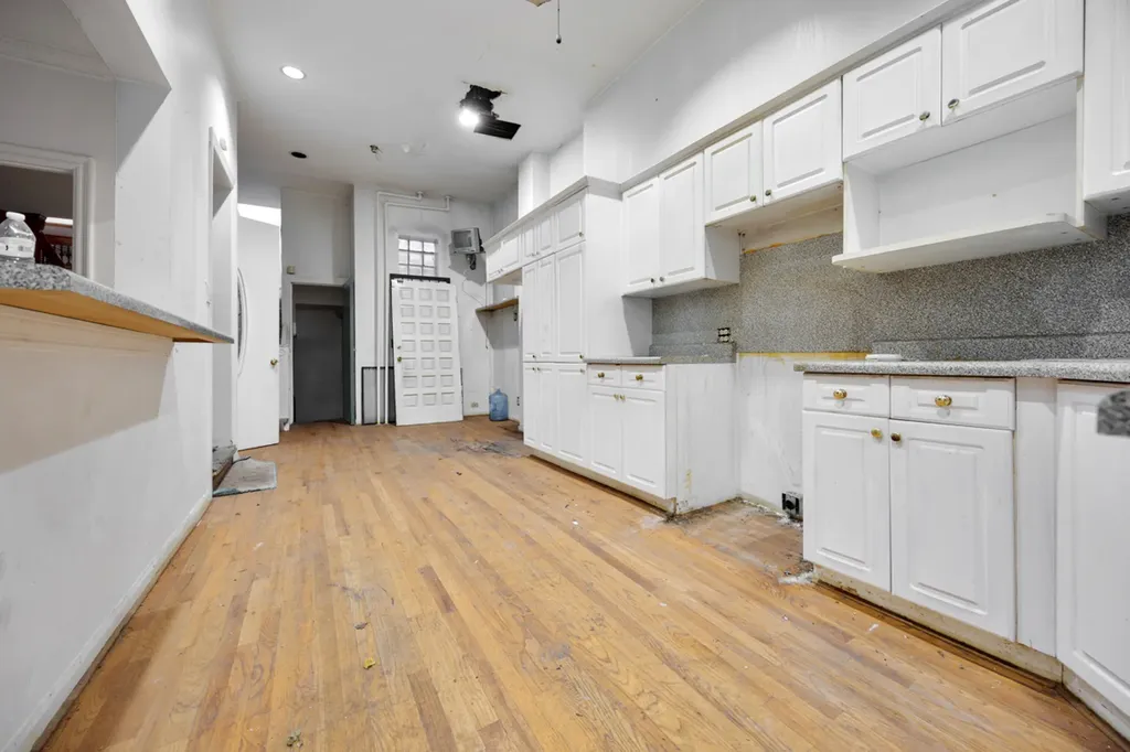 3143 South Giles Avenue Chicago IL 60616