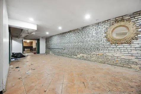 3143 South Giles Avenue Chicago IL 60616