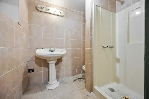 3143 South Giles Avenue Chicago IL 60616