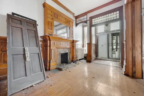 3143 South Giles Avenue Chicago IL 60616