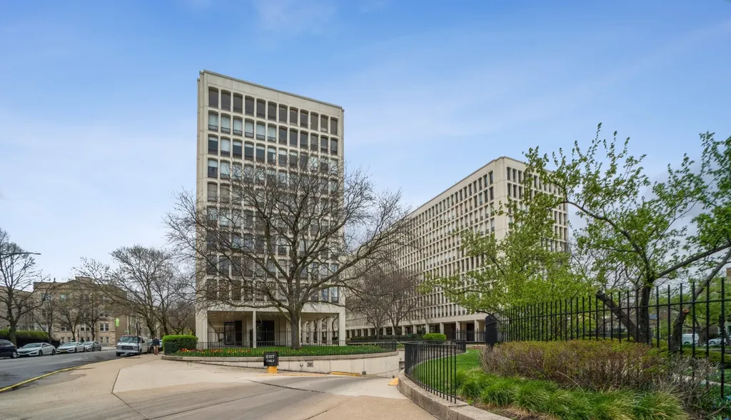 1450 East 55th Place Chicago IL 60637