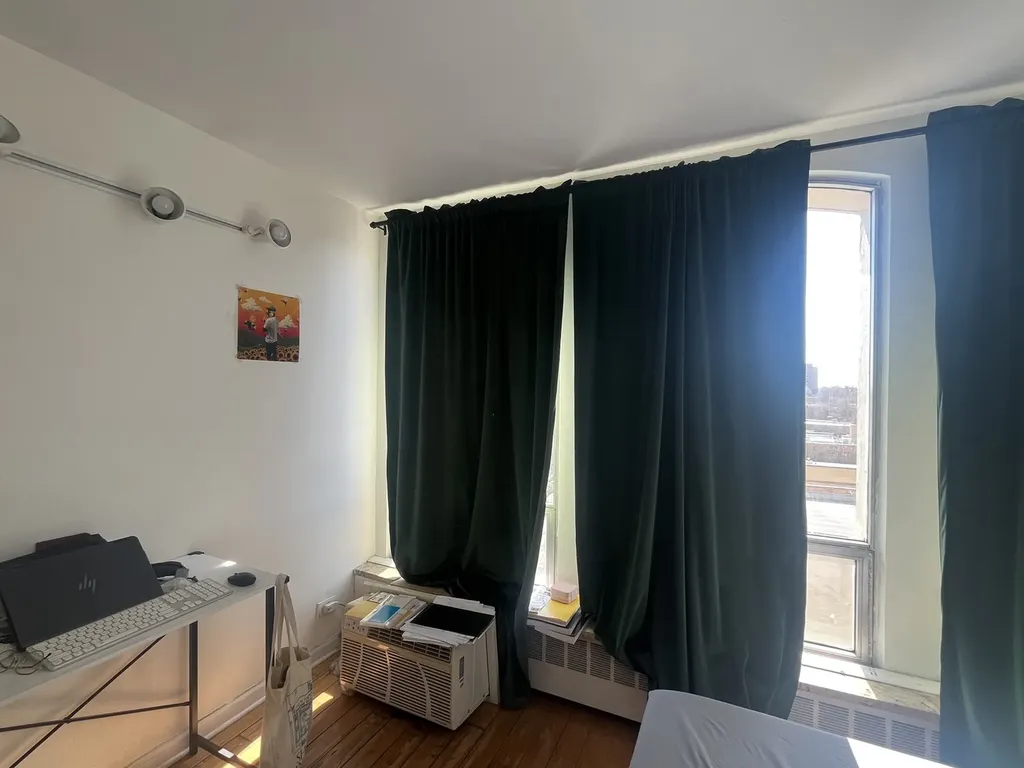 1450 East 55th Place Chicago IL 60637