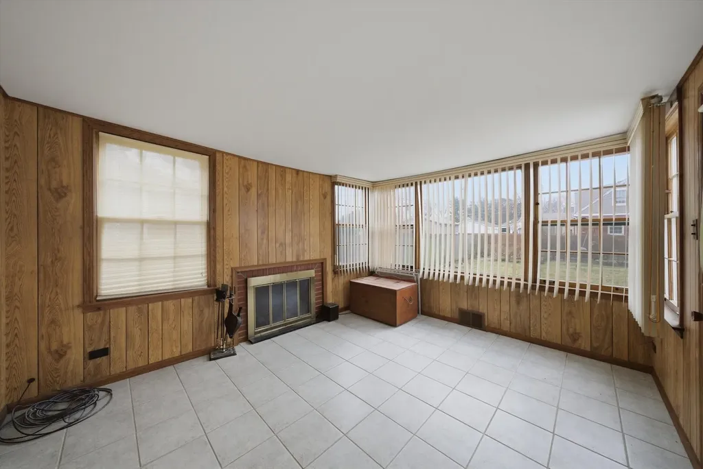 12202 Irving Avenue Blue Island IL 60406
