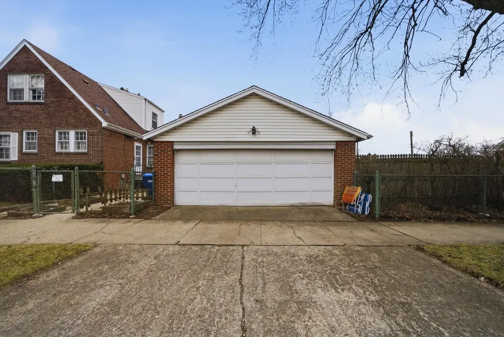 12202 Irving Avenue Blue Island IL 60406