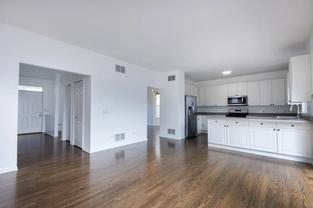 4257 North Kolmar Avenue Chicago IL 60641