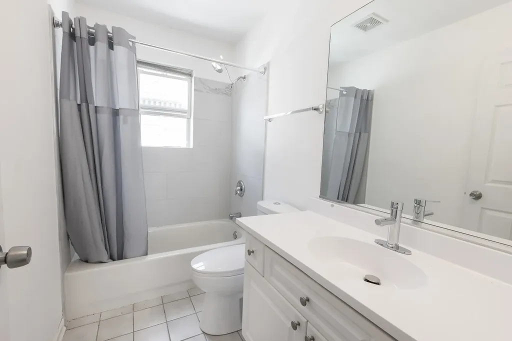 4257 North Kolmar Avenue Chicago IL 60641
