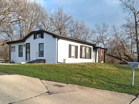 2241 Wallace Avenue North Chicago IL 60064