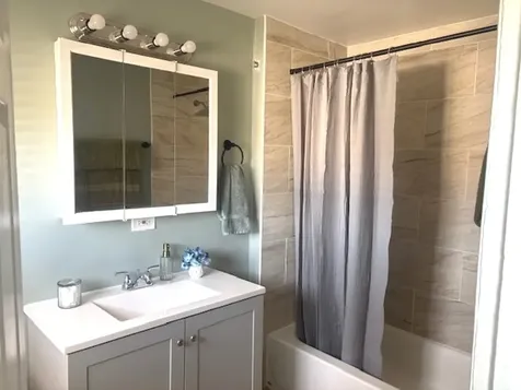 2241 Wallace Avenue North Chicago IL 60064