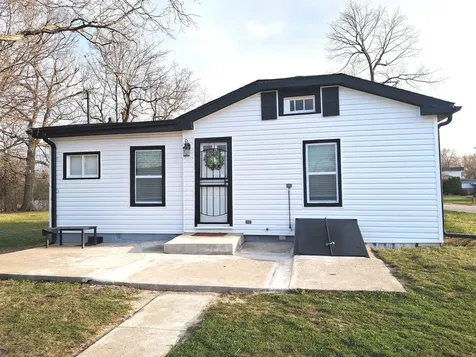 2241 Wallace Avenue North Chicago IL 60064