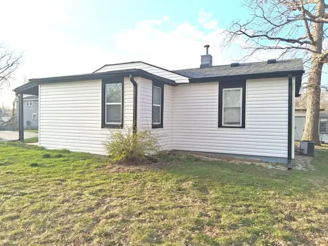 2241 Wallace Avenue North Chicago IL 60064