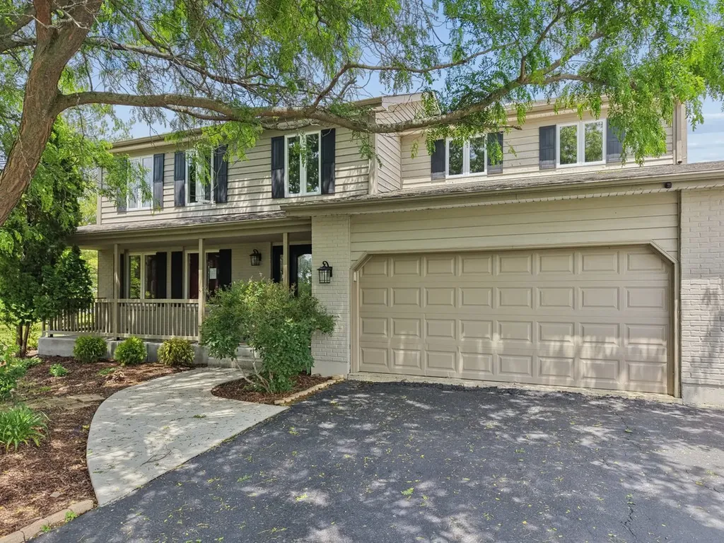 209 Mooregate Trail Hawthorn Woods IL 60047