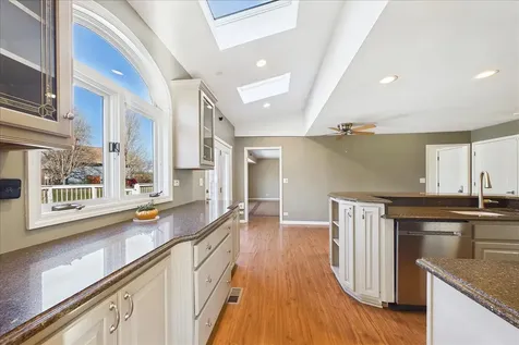 209 Mooregate Trail Hawthorn Woods IL 60047