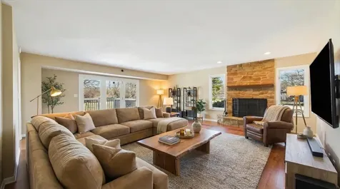 209 Mooregate Trail Hawthorn Woods IL 60047