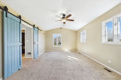 209 Mooregate Trail Hawthorn Woods IL 60047