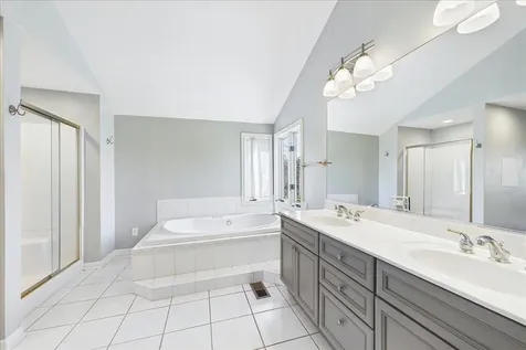 209 Mooregate Trail Hawthorn Woods IL 60047